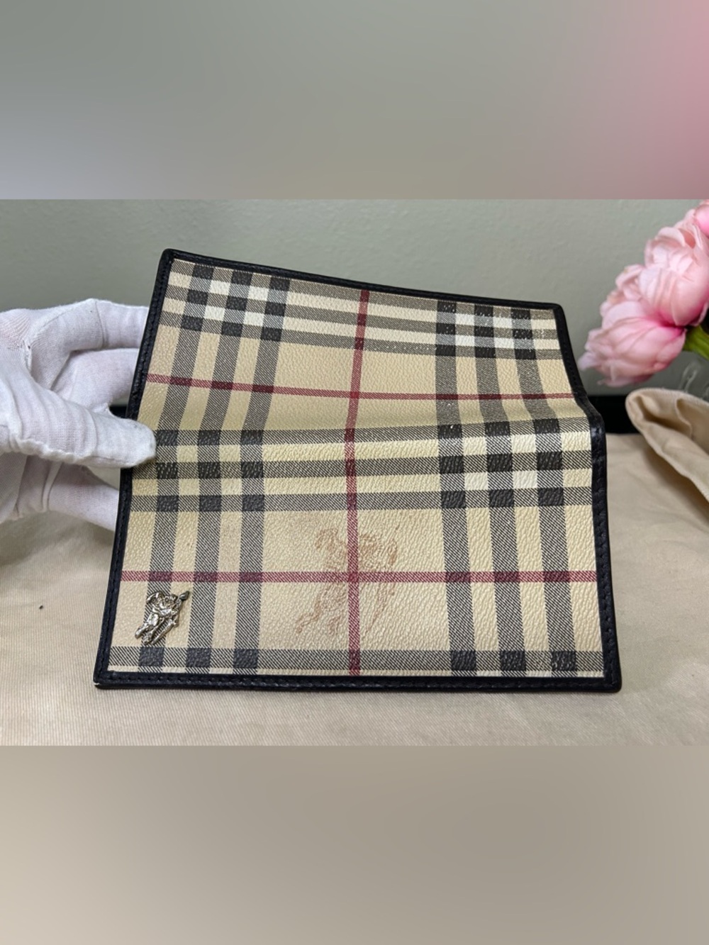 Burberry Iconic Nova Check Bifold Wallet  with Embossed Logo - Picture 3 of 10